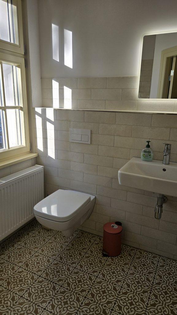 Badezimmer (Dusche nicht auf dem Bild)